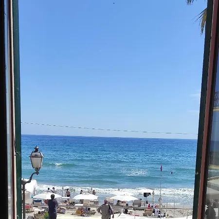 Le Finestre Sul Mare Apartment Alassio
