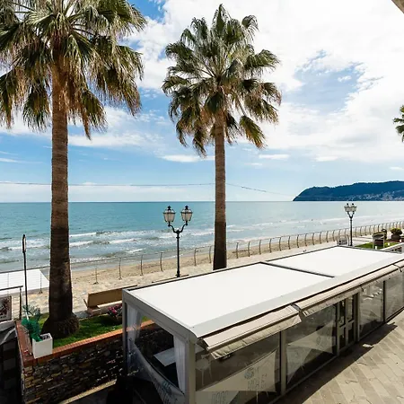 Apartment Le Finestre Sul Mare