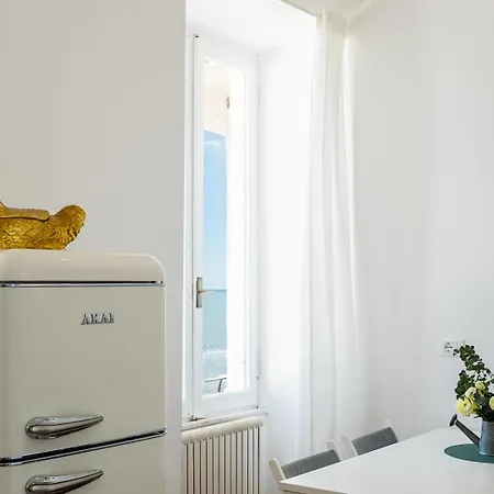 Le Finestre Sul Mare Apartment *