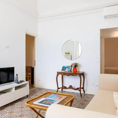 Le Finestre Sul Mare Apartment *